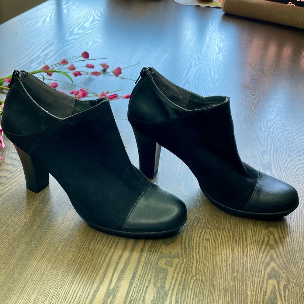 AEROSOLES Black Suede Commentary Heeled Ankle Boots